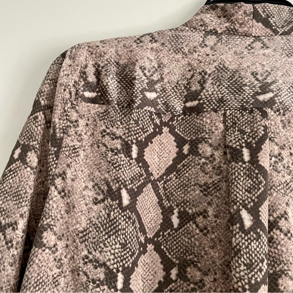 Stella & Dot Lady Boss Snakeskin Button Front Tie Neck Blouse Size L EUC - Picture 12 of 13